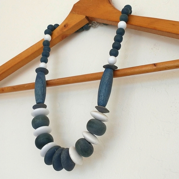 Vintage boho wood beaded necklace - Picture 4 of 4